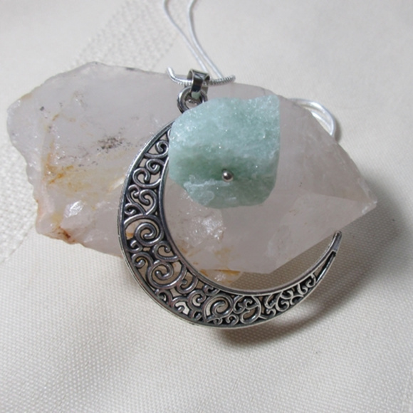 Jewelry - Filigree earth & moon aventurine pendant necklace